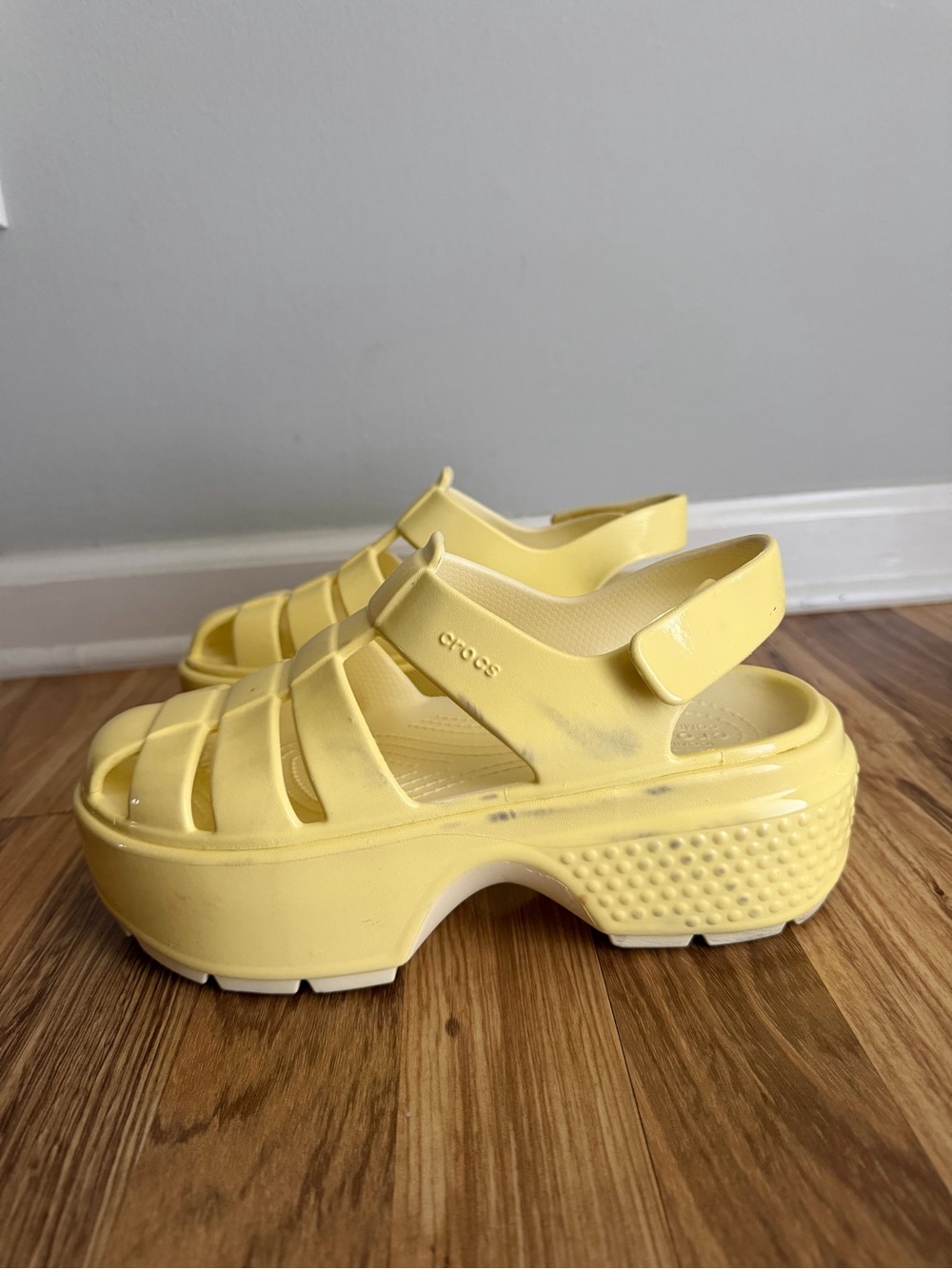 Crocs Stomp Fisherman High Shine Sandal Platform Yellow Women Sz 6